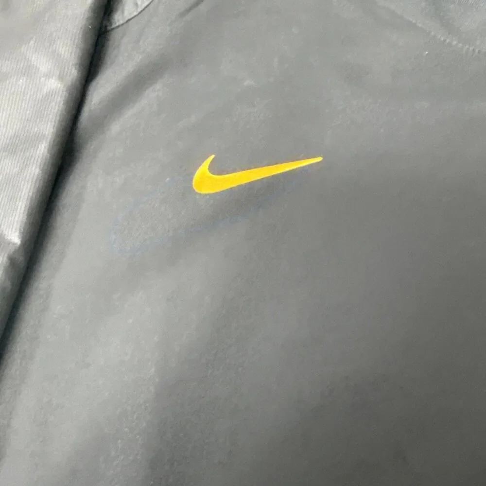 Iowa Hawkeyes Pullover Mens XL Black Gold NCAA Football Nike V-Neck Windshirt
